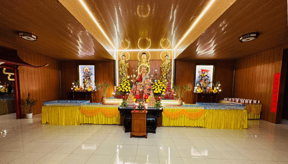 Bên trong giảng đường chùa Cây Thị (Nguồn: Fanpage Chùa Cây Thị)